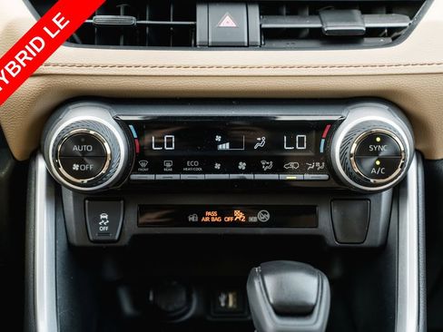 Used 2024 Toyota RAV4 LE AWD/4WD image 21