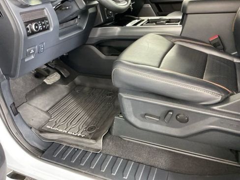 Certified 2025 Ford F350 Lariat w/ Black Appearance Package image 18