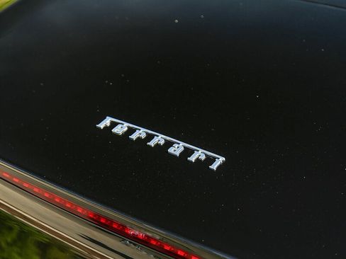 Used 2010 Ferrari California RWD image 18