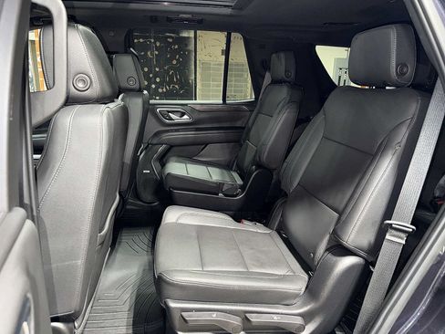 Used 2022 Chevrolet Tahoe Z71 w/ Luxury Package AWD/4WD image 17