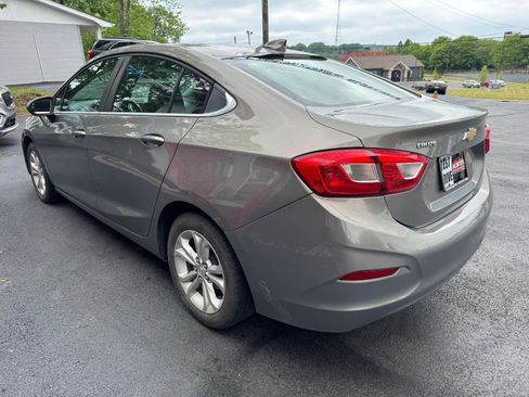 Used 2019 Chevrolet Cruze LT FWD image 3