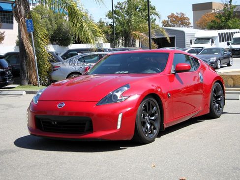 Used 2019 Nissan 370Z Coupe image 2