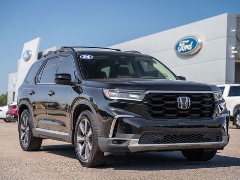 Used 2024 Honda Pilot Touring image 1