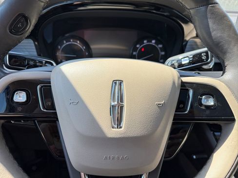 Used 2022 Lincoln Corsair AWD w/ Premium Package image 36