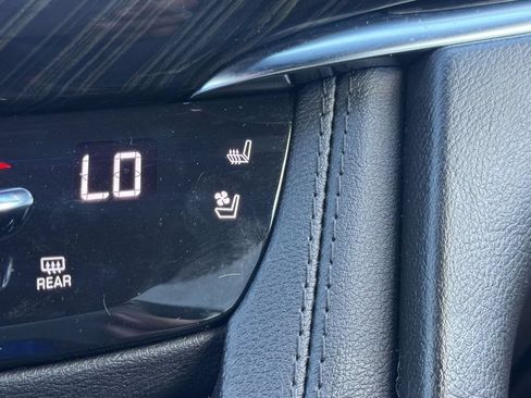 Used 2023 Cadillac XT6 Premium Luxury FWD image 21