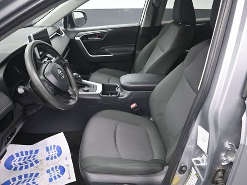 Used 2025 Toyota RAV4 XLE AWD/4WD image 14