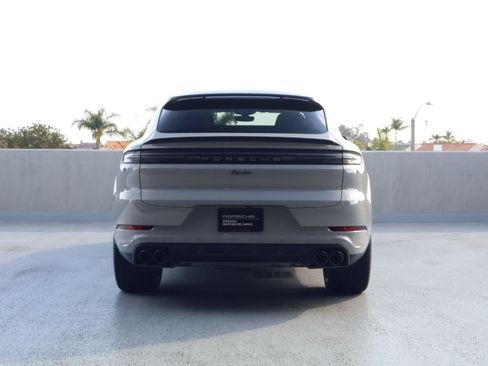 Certified 2025 Porsche Cayenne Turbo w/ Technology Package AWD/4WD image 10