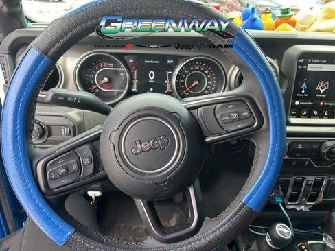 Used 2023 Jeep Gladiator Willys image 13