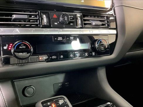 New 2026 Nissan Pathfinder SV image 32