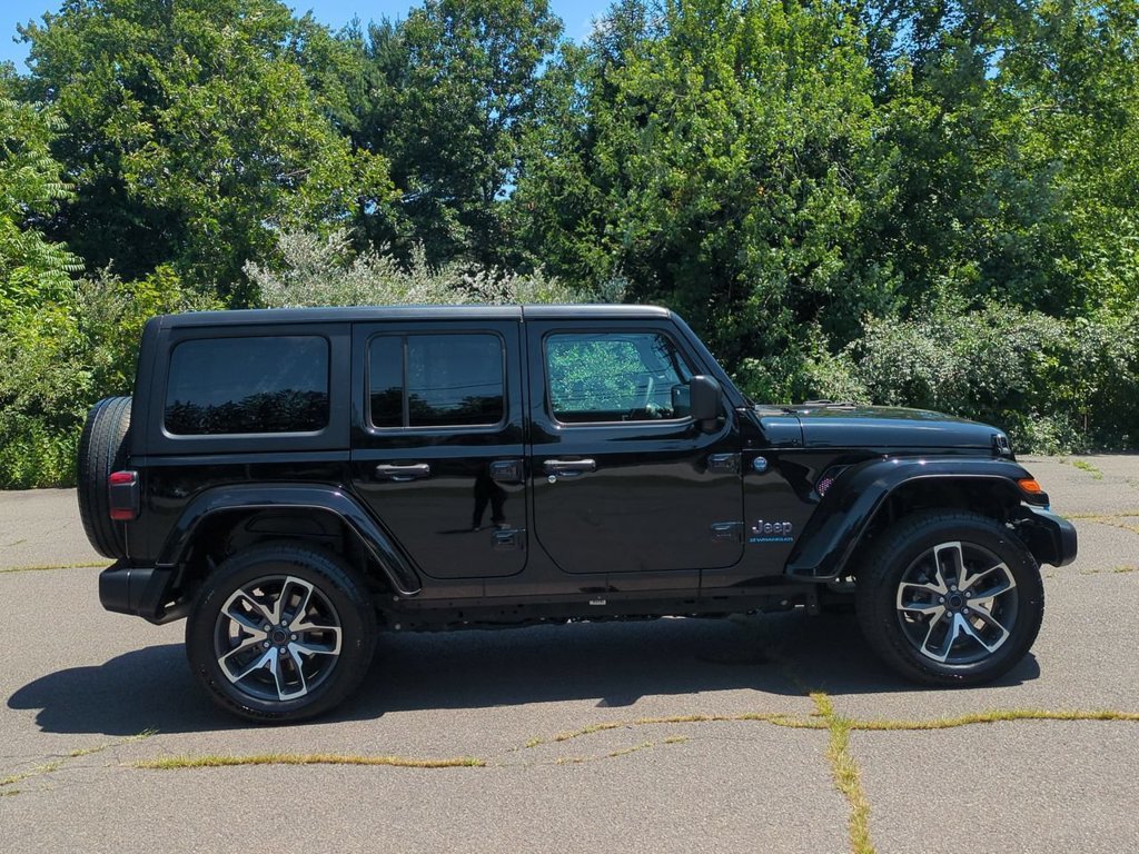 Used 2024 Jeep Wrangler Unlimited w/ Convenience Group AWD/4WD image 3