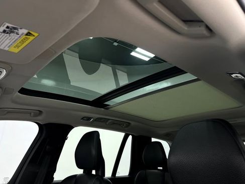 Used 2018 Volvo XC90 T8 Momentum w/ Convenience Package image 12