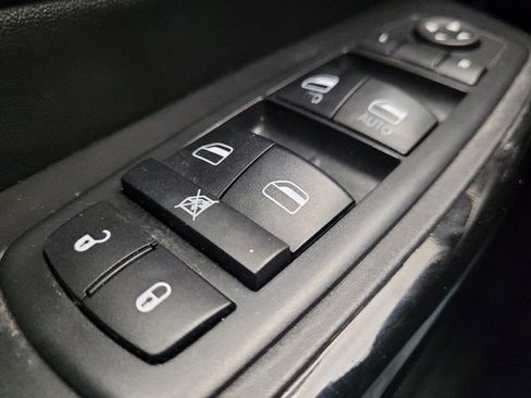 Used 2019 Jeep Cherokee Latitude Plus AWD/4WD image 27