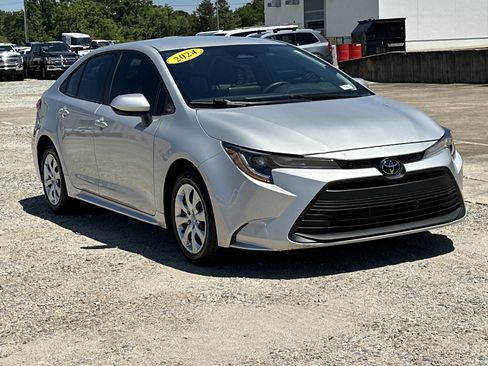 Used 2024 Toyota Corolla LE FWD image 3