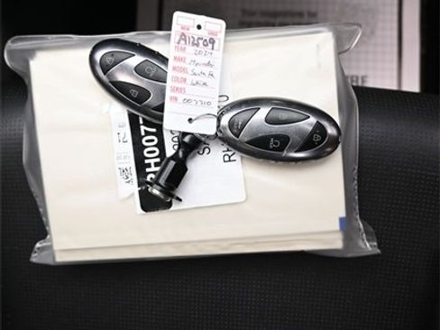 Used 2024 Hyundai Santa Fe Limited image 13