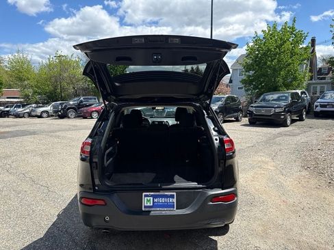 Used 2015 Jeep Cherokee Sport FWD image 6