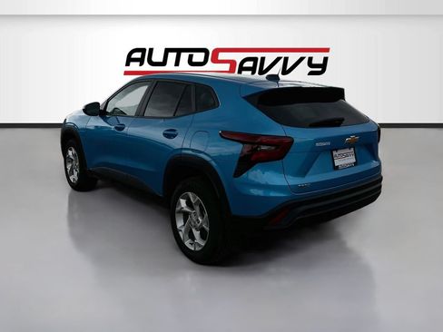 Used 2025 Chevrolet Trax LS w/ LS Convenience Package FWD image 5
