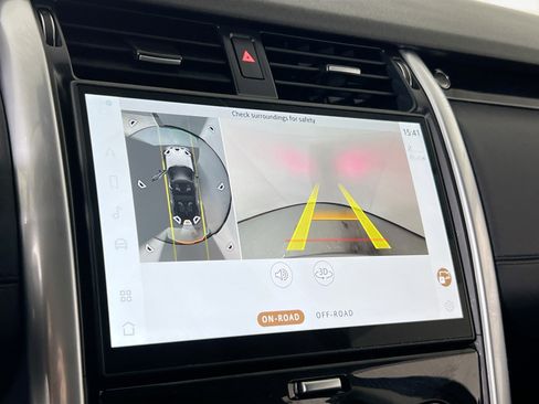 Used 2024 Land Rover Discovery S image 14