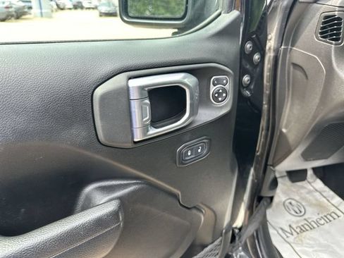 Used 2022 Jeep Wrangler Unlimited Sport AWD/4WD image 17