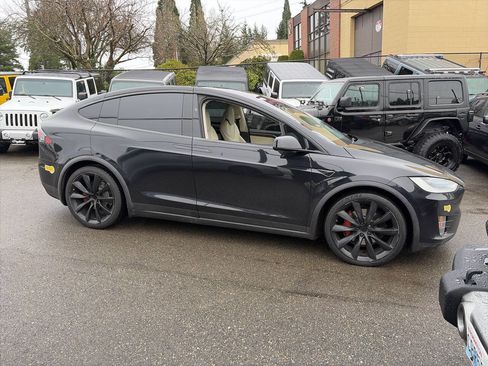 Used 2018 Tesla Model X 100D image 6