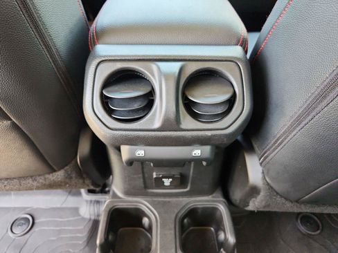 Used 2022 Jeep Wrangler Unlimited Sahara w/ Cold Weather Group AWD/4WD image 22