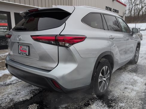 Used 2020 Toyota Highlander XLE image 8