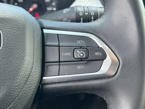 Used 2024 Jeep Compass Latitude AWD/4WD image 18