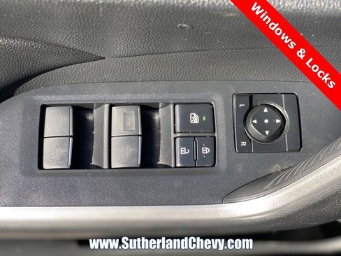 Used 2022 Toyota RAV4 SE image 17