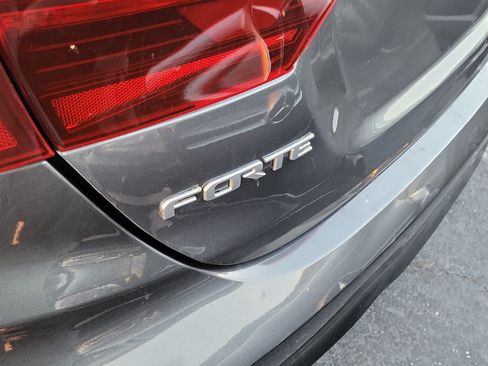 Used 2023 Kia Forte LXS w/ LXS Technology Package FWD image 5