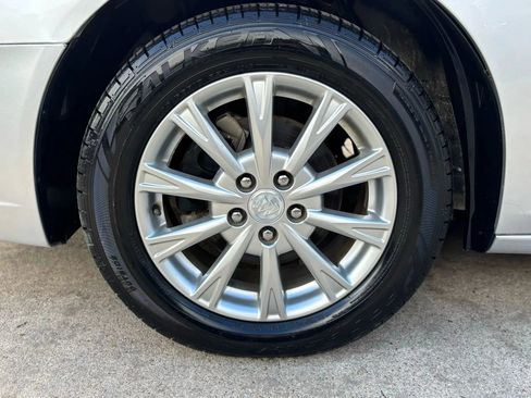 Used 2009 Buick Lucerne CXL image 25