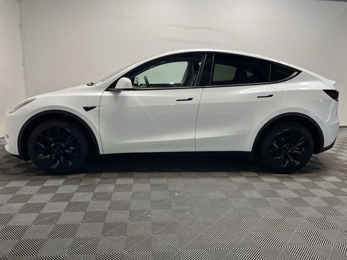 Used 2023 Tesla Model Y Long Range image 23