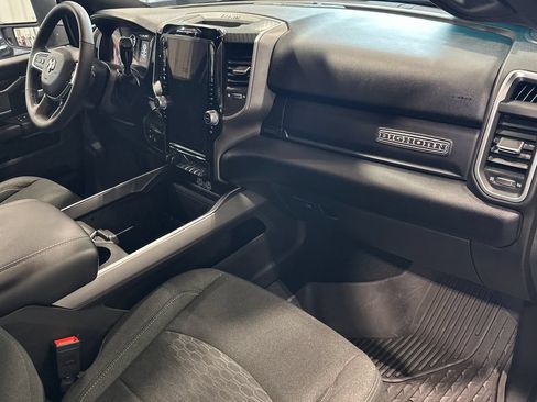 Used 2025 RAM 2500 Big Horn AWD/4WD image 36