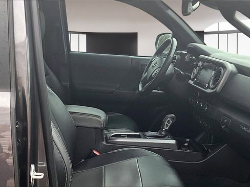 Used 2021 Toyota Tacoma TRD Off-Road image 6