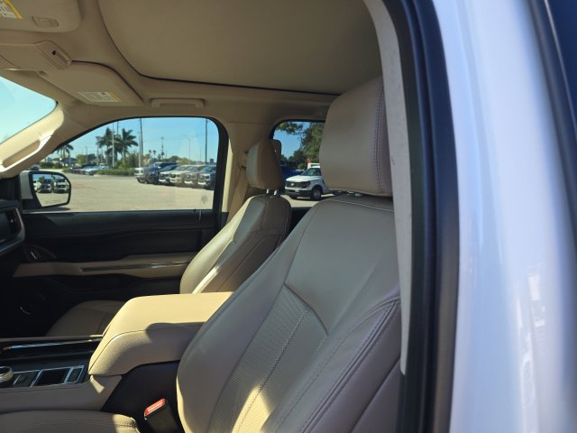 Used 2023 Ford Expedition XLT RWD image 7