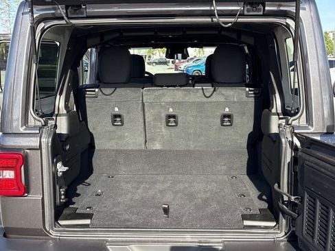 Used 2025 Jeep Wrangler Unlimited Sahara image 32