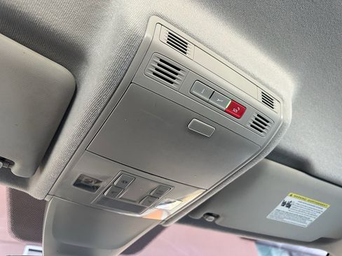 Used 2022 Volkswagen Tiguan SE image 24