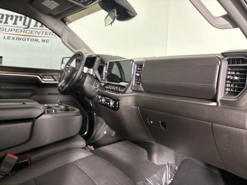 Used 2025 Chevrolet Silverado 1500 LT AWD/4WD image 31