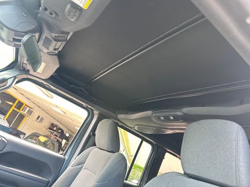 Used 2024 Jeep Wrangler Unlimited w/ Convenience Group AWD/4WD image 20