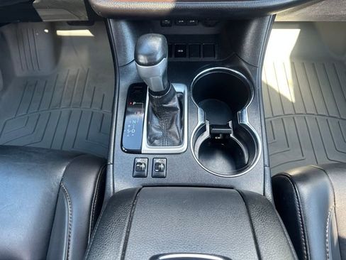 Used 2019 Toyota Highlander XLE FWD image 11