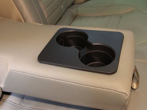 Used 2018 Ford Taurus SE image 13