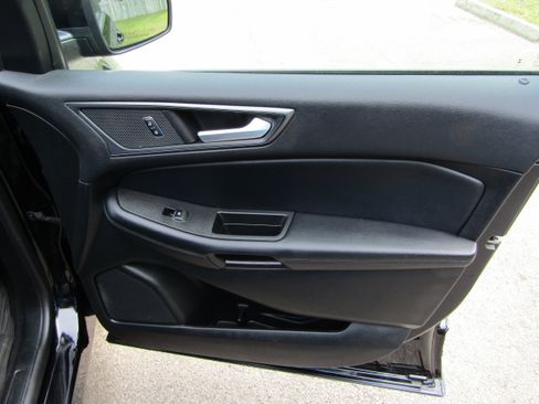 Used 2024 Ford Edge SE w/ Black Appearance Package AWD/4WD image 17