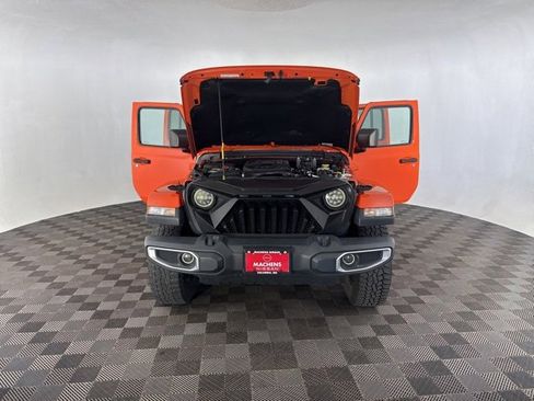 Used 2018 Jeep Wrangler Unlimited Sahara image 17