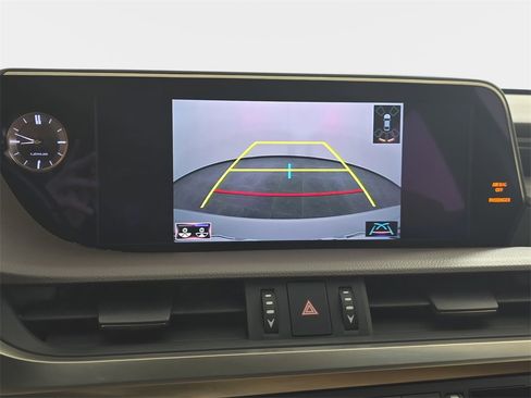 Used 2021 Lexus ES 300h w/ Luxury Package image 26