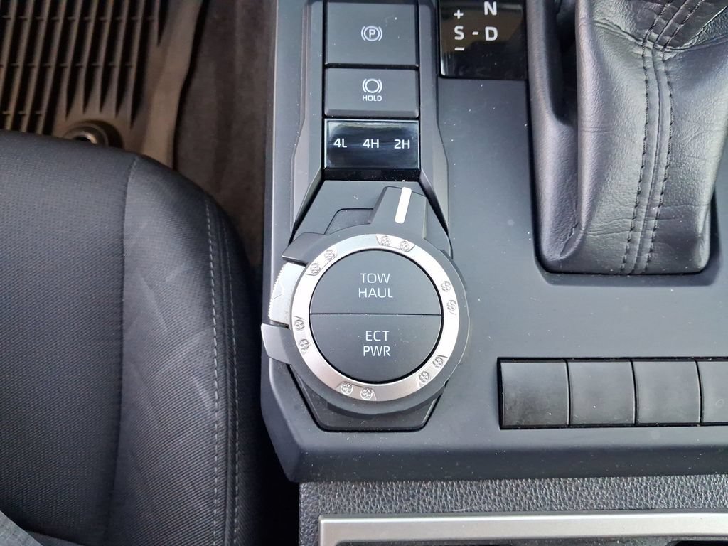 Used 2025 Toyota Tacoma SR5 AWD/4WD image 17