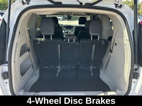 Used 2024 Chrysler Pacifica Touring-L FWD image 22