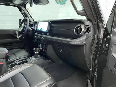 Certified 2025 Jeep Gladiator Mojave AWD/4WD image 21