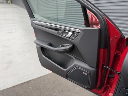 New 2026 Porsche Macan image 13