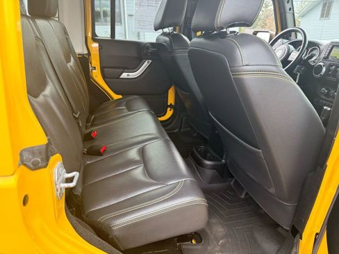 Used 2015 Jeep Wrangler Unlimited Sahara w/ Connectivity Group image 35