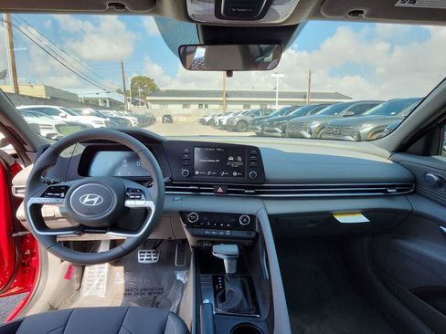 Used 2025 Hyundai Elantra Sport image 14