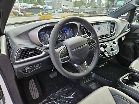 New 2027 Chrysler Pacifica Select AWD/4WD image 20