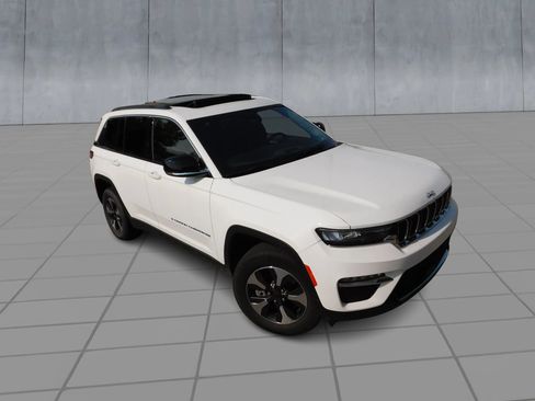 Used 2024 Jeep Grand Cherokee Limited 4xe AWD/4WD image 2